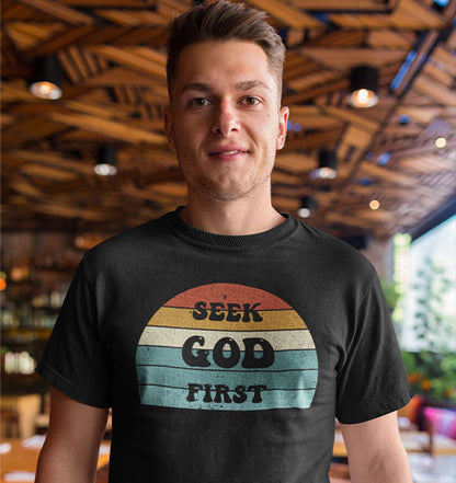 Mt 6,33 - Seek God First - Organic Shirt